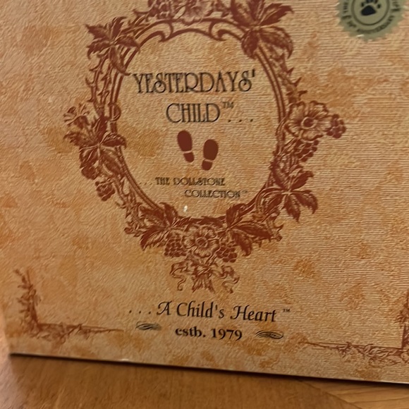 NIB Set Of 5  The Original Yesterdays Child Figurines - Picture 10 of 12